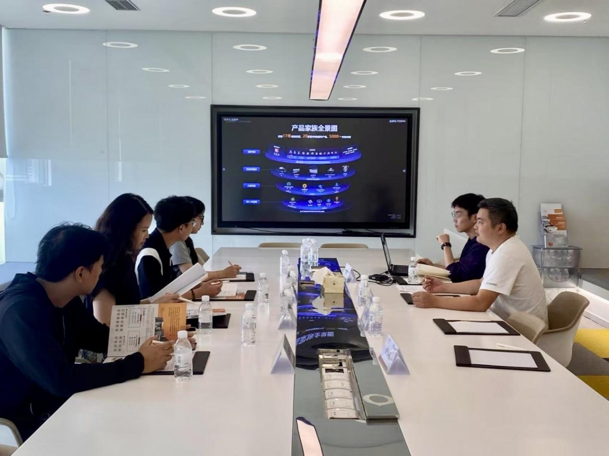 校企攜手探XR前沿，共繪創意設計新藍圖——創意設計學院赴上海曼恒數字技術股份調研交流紀實